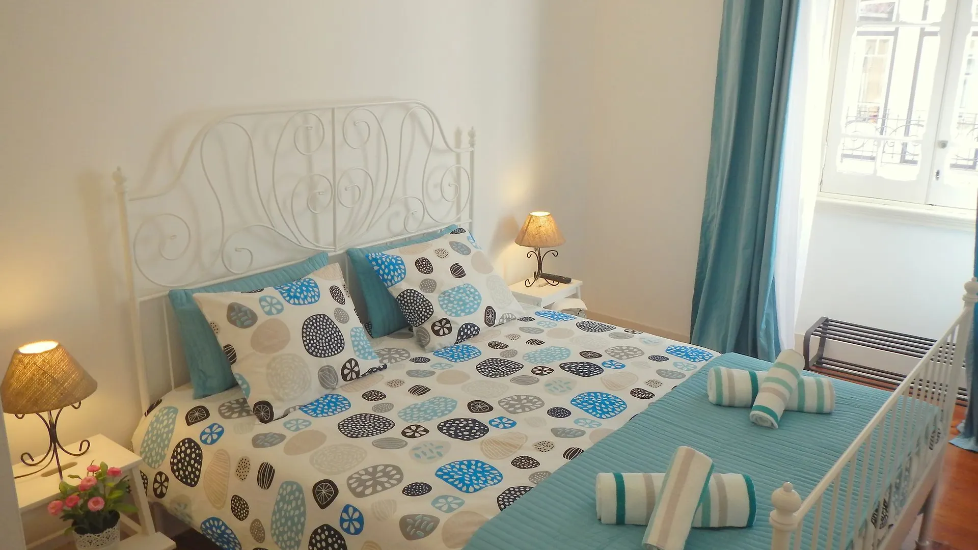 Estrela Charming Rooms Lisbon 3*,